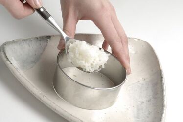 CHIRASHI RISO CON PESCE CRUDO CHIRASHI RISO CON PESCE CRUDO