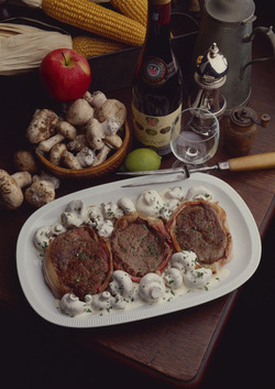MEDAGLIONI DI FILETTO CON PANNA E FUNGHI
