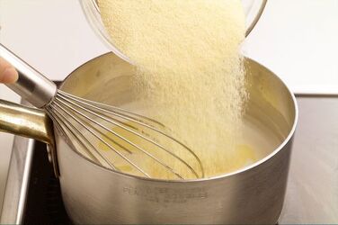 BUDINI DI SEMOLINO CON GELATINA DI RIBES BUDINI DI SEMOLINO CON GELATINA DI RIBES