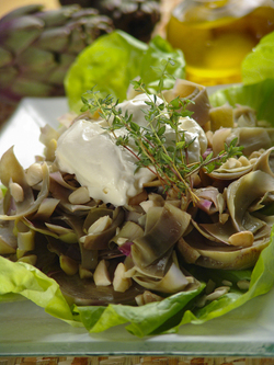 INSALATA DI CARCIOFI E MANDORLE INSALATA DI CARCIOFI E MANDORLE