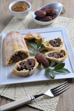 STRUDEL DI DATTERI CON SALSA AL CAFFE