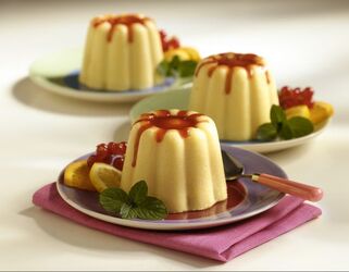 BUDINI DI SEMOLINO CON GELATINA DI RIBES BUDINI DI SEMOLINO CON GELATINA DI RIBES