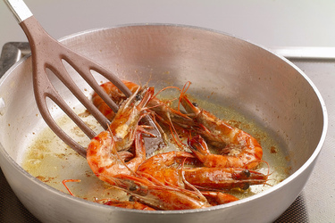 INSALATA DI INDIVIA E GAMBERI CON SALSA DI YOGURT