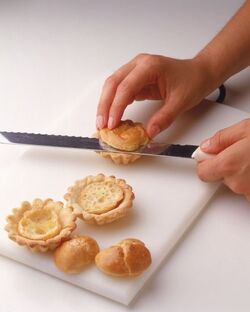 TARTELLETTE CON BIGN&Egrave; ALLA PANNA