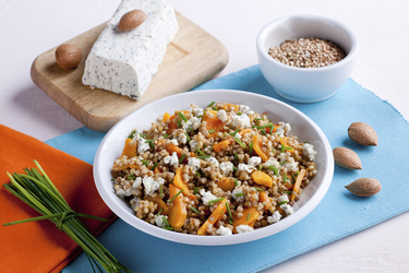 INSALATA DI GRANO SARACENO CON FORMAGGIO ALLE MANDORLE E ZUCCA MARINATA AL CURRY