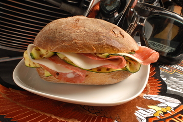 PANINO FINOCCHIONA E ZUCCHINE GRIGLIATE