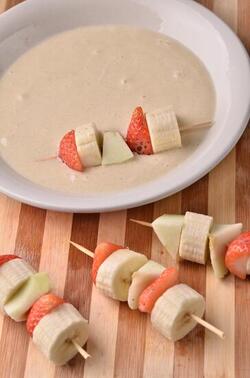 SPIEDINI DI FRUTTA FRITTA CON CIOCCOLATO