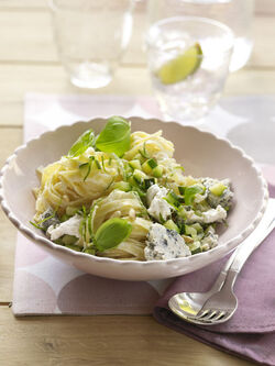 FETTUCCINE CON ZUCCHINE E FORMAGGIO