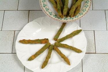 ASPARAGI FRITTI CON MIMOSA DI UOVA