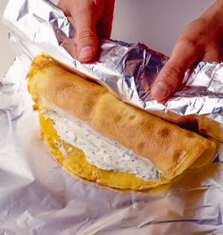 ROTOLO DI FRITTATA CON CAPRINO E PREZZEMOLO