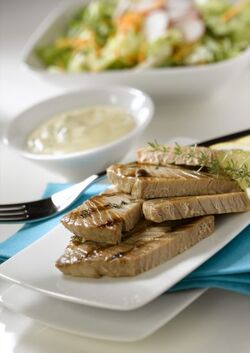 TONNO ALLA PIASTRA CON SALSA TARTARA