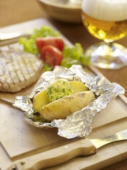 PATATE AL CARTOCCIO CON BURRO ALLE ERBE