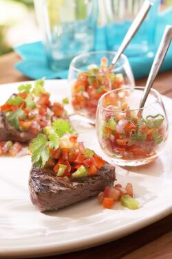 FILETTO ALLA GRIGLIA CON GIARDINIERA DI PEPERONI