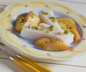 BIANCOMANGIARE CON PESCHE CARAMELLATE