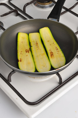 QUADROTTI ZUCCHINE GRIGLIATE CON RIPIENO DI CREMA DI CECI