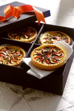 QUICHE PICCOLE CON ZUCCHINE POMODORO PROVOLONE