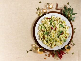 ORECCHIETTE CON BROCCOLI E PEPERONCINI