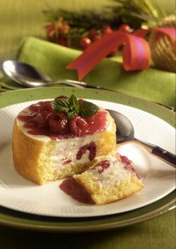 TORTINO AL FORMAGGIO E LAMPONI TORTINO AL FORMAGGIO E LAMPONI