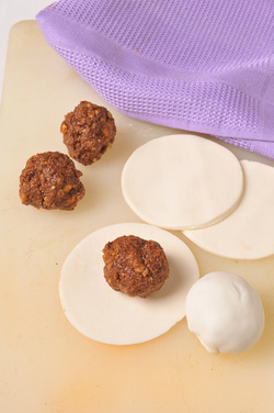 OCCHI DELLA STREGA RICOPERTI DI CRUMBLE E CREMA ALLA NOCCIOLA