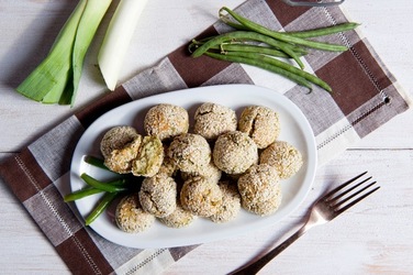 POLPETTE DI FAGIOLINI E PATATE AL SESAMO
