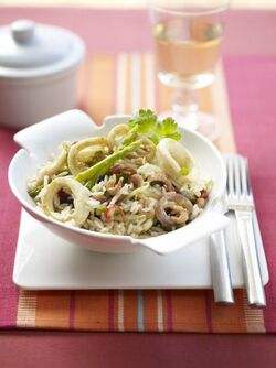 WOK DI CALAMARI CON RISO ASPARAGI E GERMOGLI DI SOIA