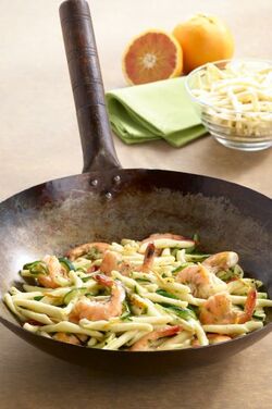 STROZZAPRETI CON GAMBERI AL PROFUMO DI ARANCIA