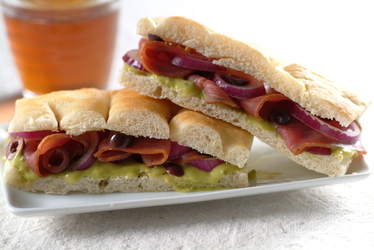 PANINO TONNO AFFUMICATO E GUACAMOLE