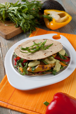 PIADINA CON RUCOLA PEPERONI GRIGLIATI GUACAMOLE