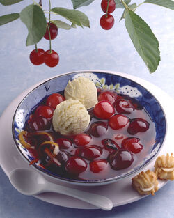 MACEDONIA DI CILIEGIE CON GELATO
