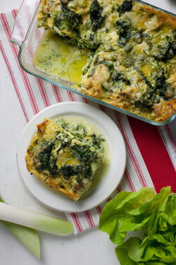 LASAGNE VEGANE IN VERDE CON SPINACI ERBETTE ZUCCHINE PORRI E LATTUGA CON BESCIAMELLA VEGANA E PISELLI