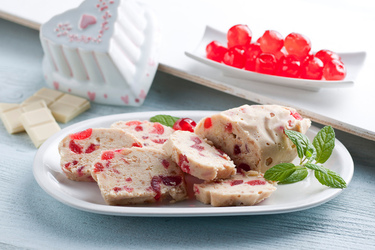 DOLCE AL CIOCCOLATO BIANCO CON LE CILIEGIE CANDITE