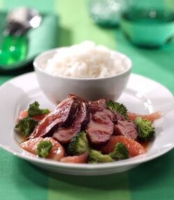 PETTO D ANATRA AI BROCCOLI E POMPELMO IN AGRODOLCE