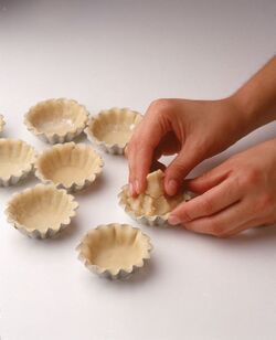 TARTELLETTE CON BIGN&Egrave; ALLA PANNA