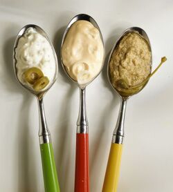 SALSE SU CUCCHIAI PER ACCOMPAGNARE IL PANE