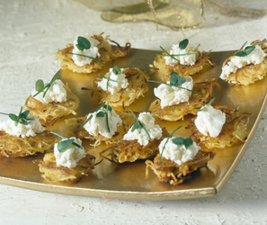 STUZZICHINI DI PATATE AL FORMAGGIO FRESCO