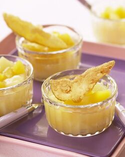 COMPOSTA DI PERE E MANGO CON FRUTTA CROCCANTE