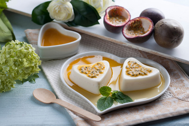 CUORICINI SEMIFREDDI CON SALSA AL FRUTTO DELLA PASSIONE