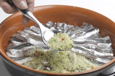 TORTIERA DI ACCIUGHE GRATINATE