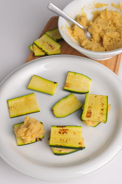 QUADROTTI ZUCCHINE GRIGLIATE CON RIPIENO DI CREMA DI CECI
