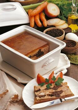 TERRINA DI CONIGLIO ALLE PRUGNE