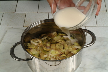 INSALATA DI CARCIOFI E MANDORLE INSALATA DI CARCIOFI E MANDORLE