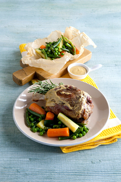 STINCO DI MAIALE ALLA BIRRA SENAPE E MIELE CON VERDURINE DI PRIMAVERA