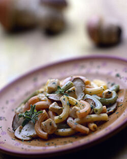 MACCHERONCINI COLORATI CON FUNGHI