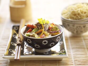 WOK DI MANZO E VERDURE