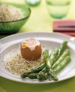 UOVA ALLA COQUE CON ASPARAGI UOVA ALLA COQUE CON ASPARAGI