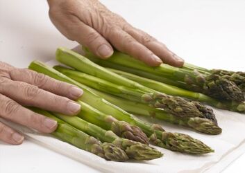 ASPARAGI ALLA GRIGLIA CON SALSA AL TONNO