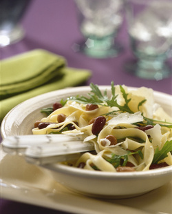 TAGLIATELLE IN INSALATA CON FAGIOLI E RUCOLA TAGLIATELLE IN INSALATA CON FAGIOLI E RUCOLA