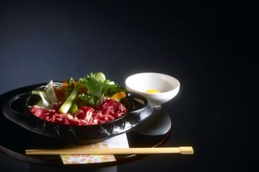 TEGAME DI CARNI E VERDURE SUKY YAKY TEGAME DI CARNI E VERDURE SUKY YAKY