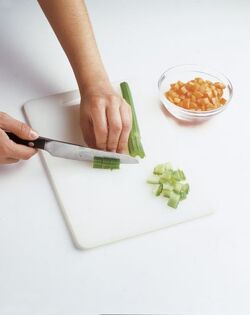 SPAGHETTI CON POLLO E SALSA AL CURRY SPAGHETTI CON POLLO E SALSA AL CURRY