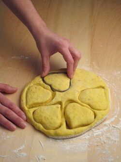 PANINI ALLO ZAFFERANO CON UVETTA E PECORINO